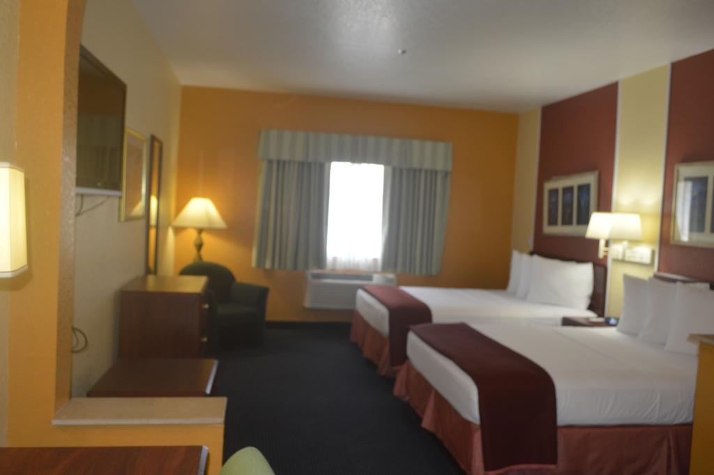 Howard Johnson By Wyndham San Antonio Hotel & Suites Exterior photo
