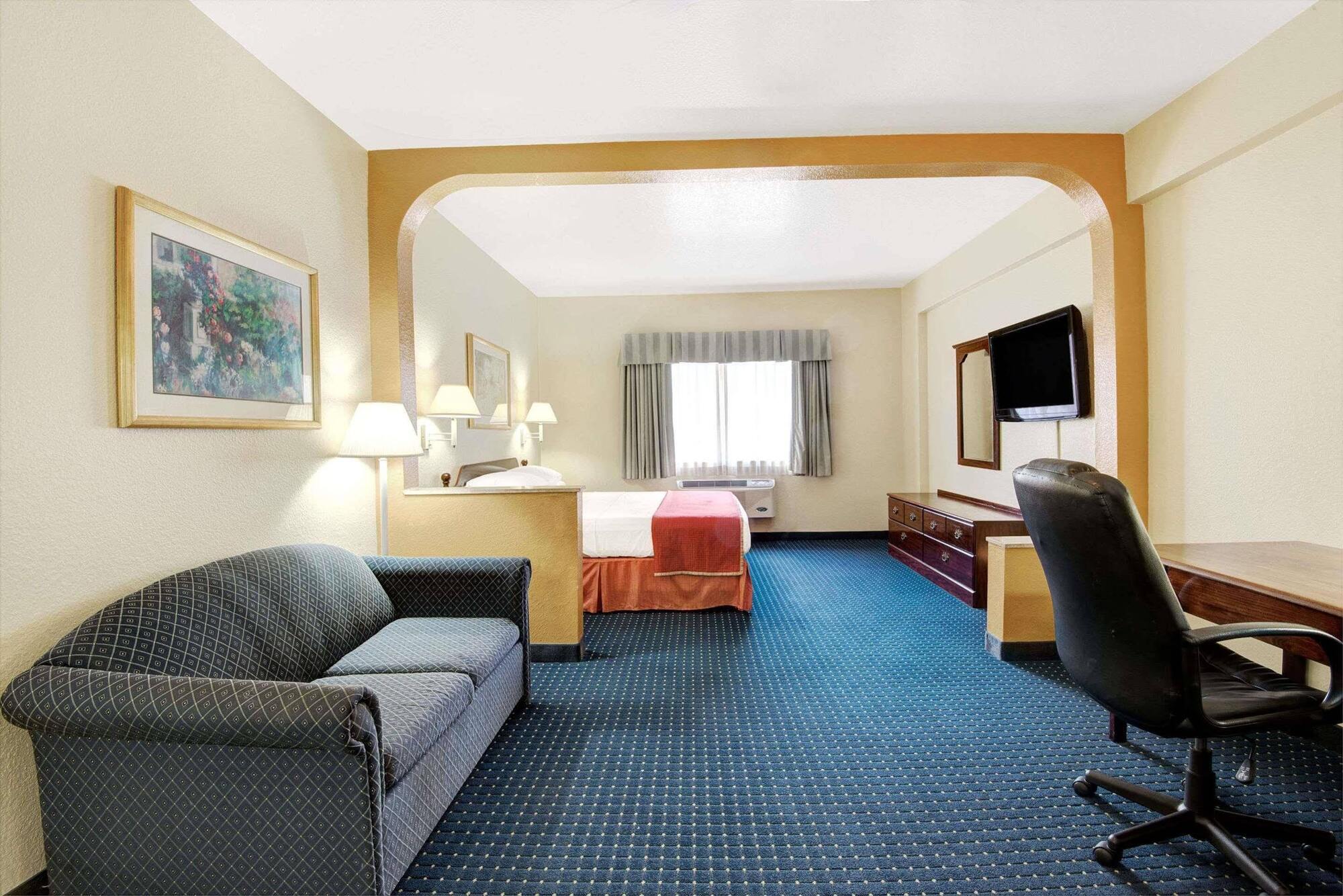 Howard Johnson By Wyndham San Antonio Hotel & Suites Exterior photo